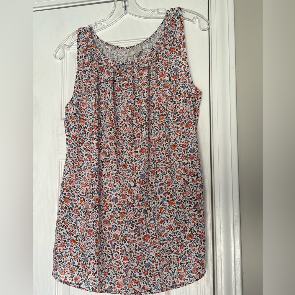 Loft PL blouse with some flowers on it 21” armpit to armpit. 16” length.